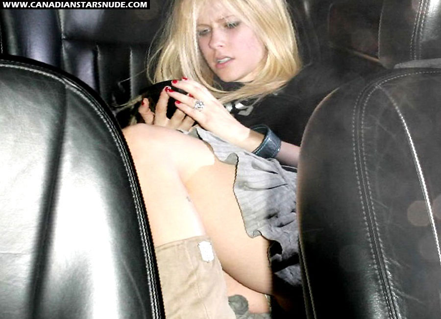 famous singer avril lavigne upskirt candid