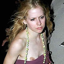 canadian rock singer avril lavigne rare nipslip